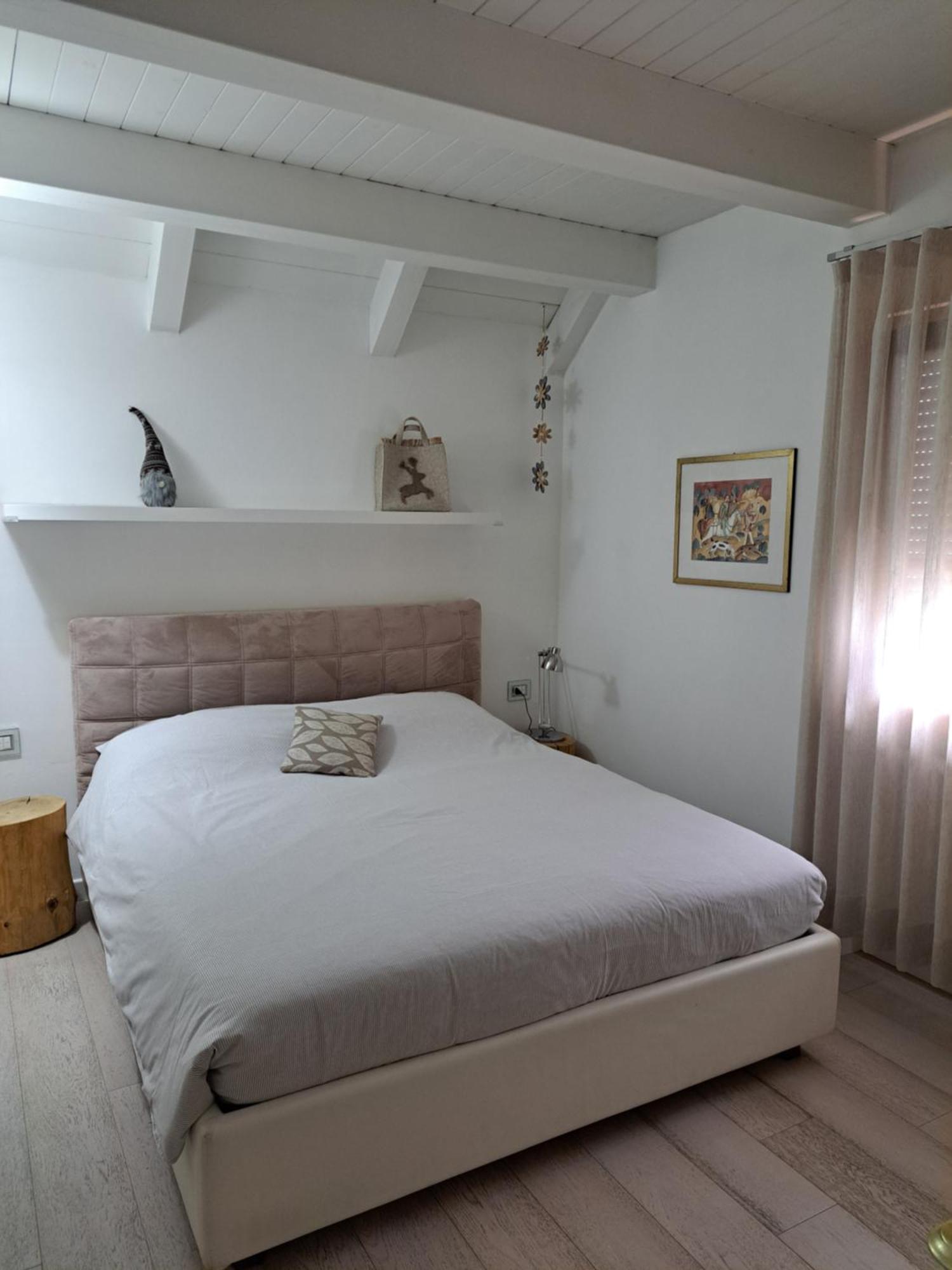 Home White Лаивес Екстериор снимка