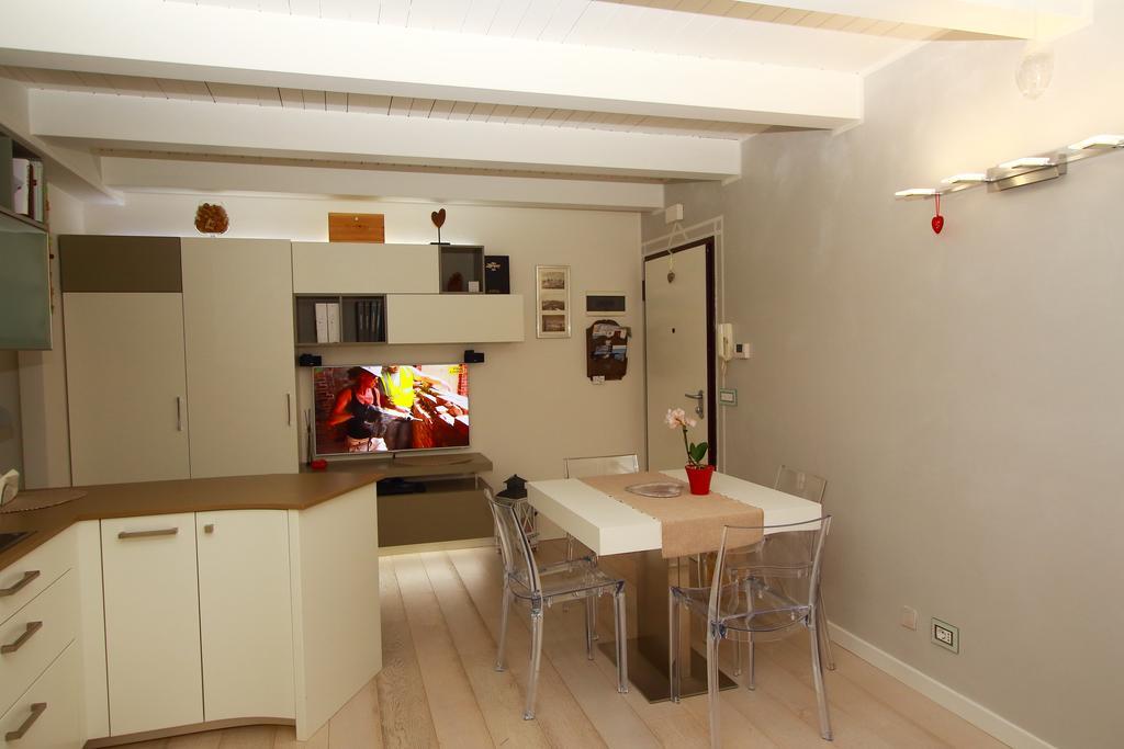 Home White Лаивес Екстериор снимка