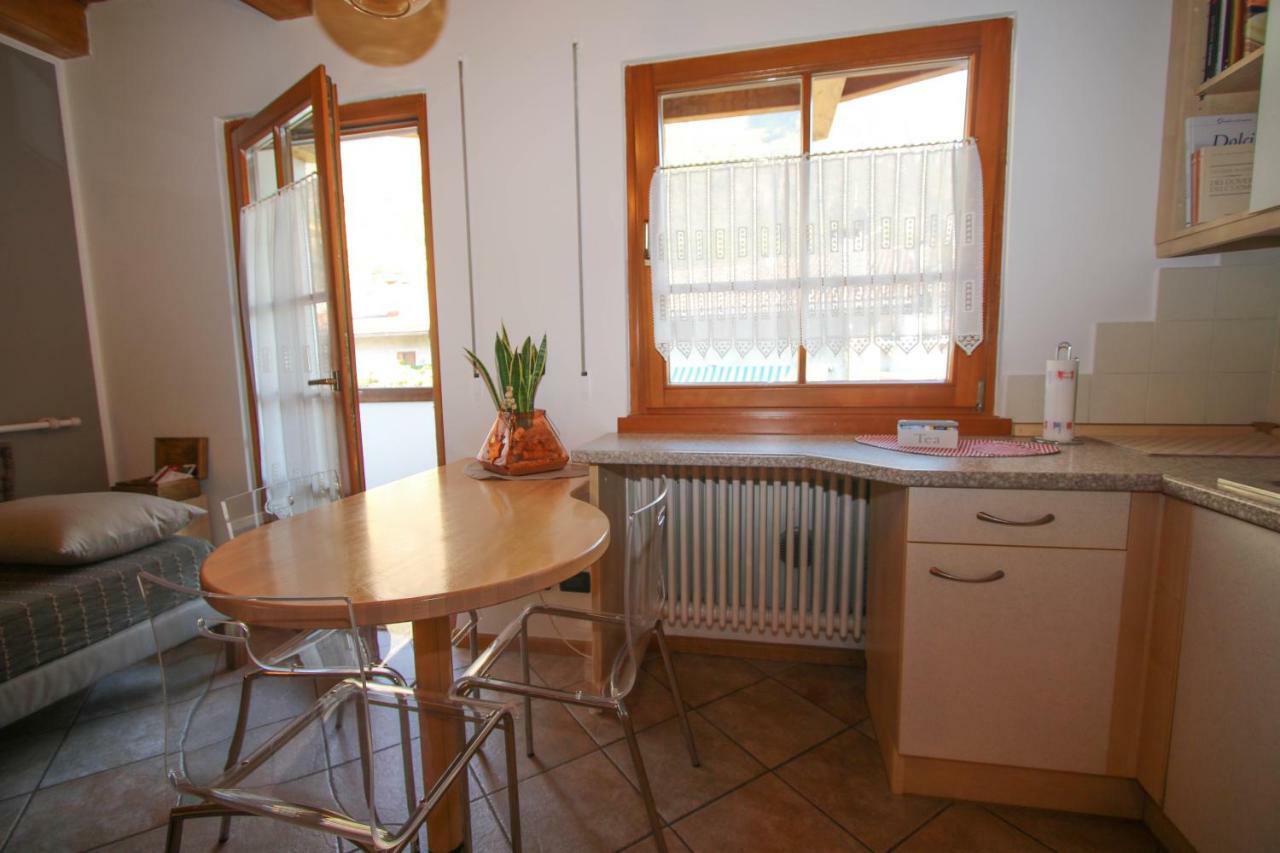 Home White Лаивес Екстериор снимка