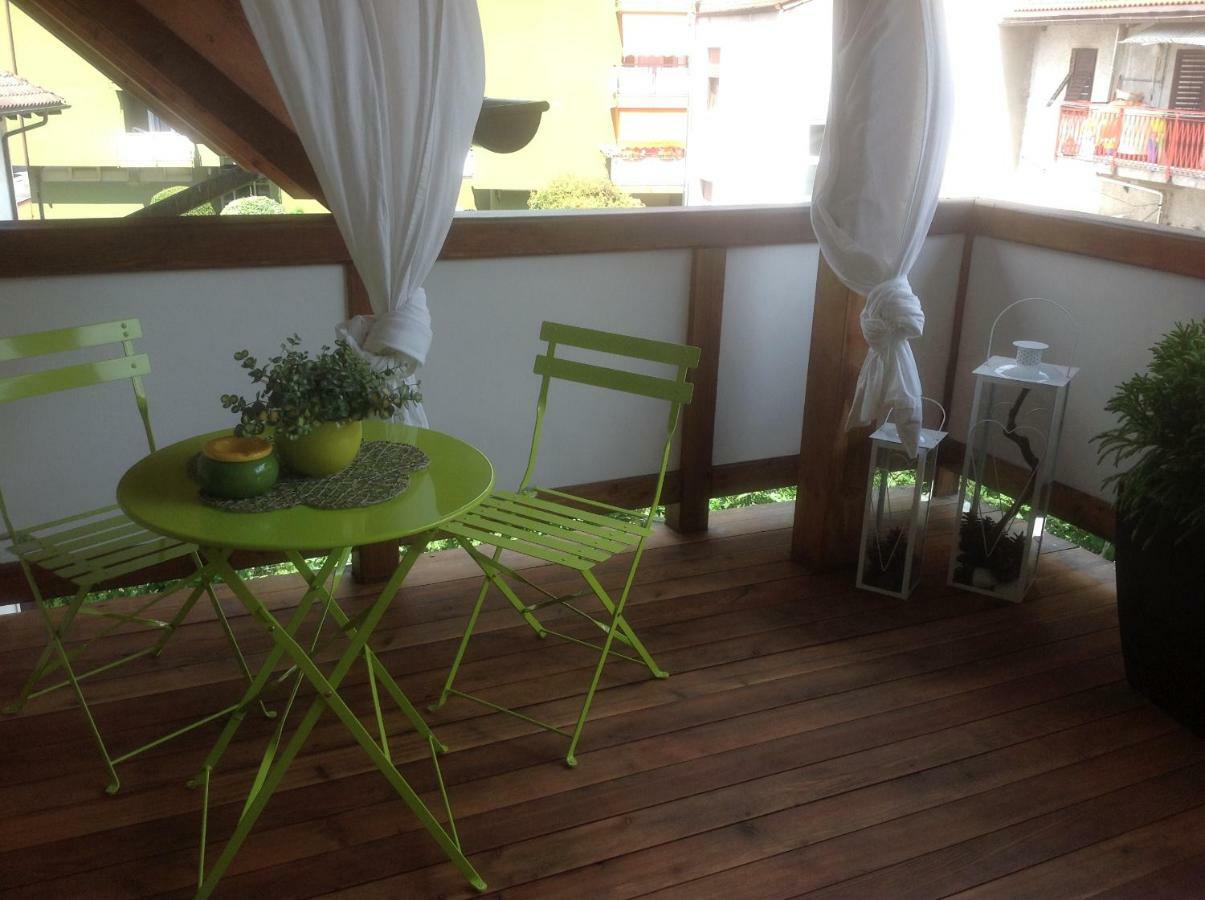 Home White Лаивес Екстериор снимка