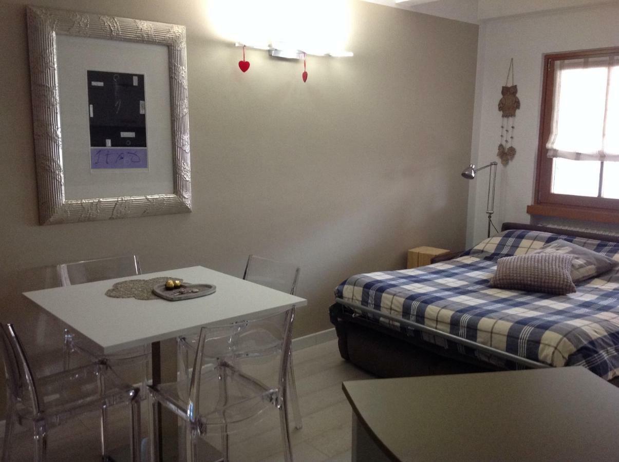 Home White Лаивес Екстериор снимка