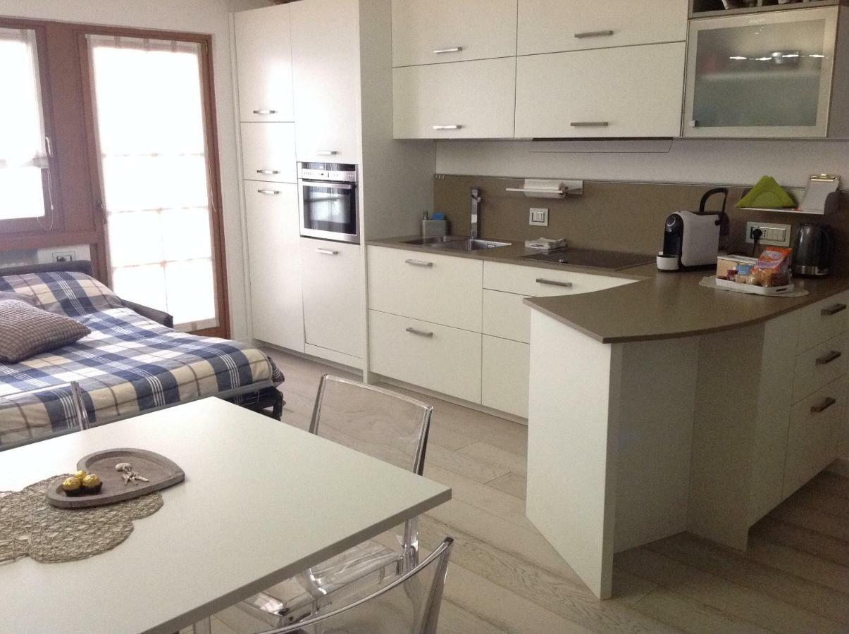 Home White Лаивес Екстериор снимка