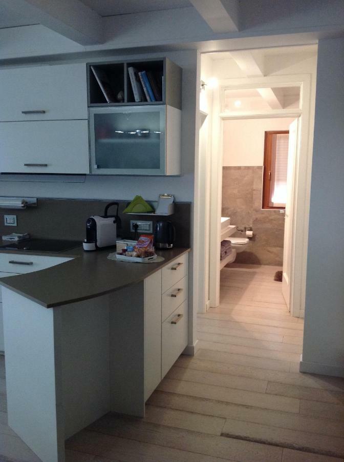 Home White Лаивес Екстериор снимка